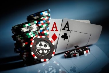 Live roulette table on sigmabet77 with dealer, spinning wheel, and player betting interface